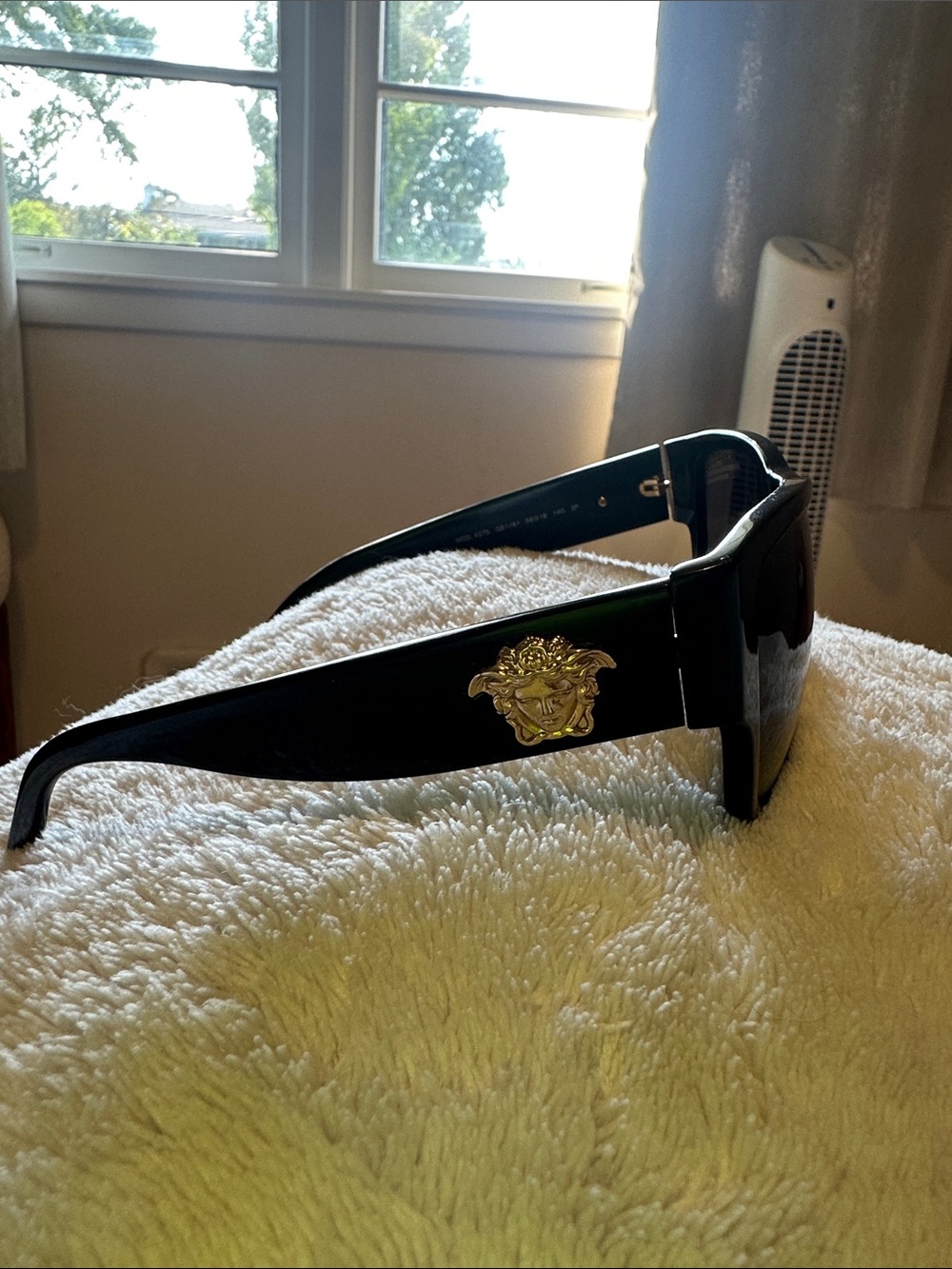 Versace Black Oversized Cat Eye Sunglasses - Picture 2 of 8